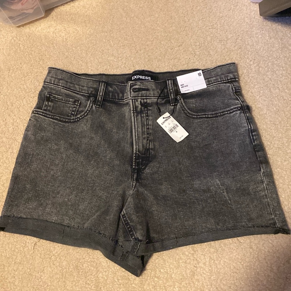 Women’s mid rise jean shorts